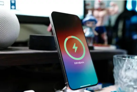 环江苹果15换屏服务分享用什么充电器给iPhone15充电更好 